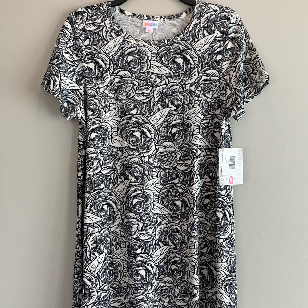 LulaRoe Carly black/white roses
